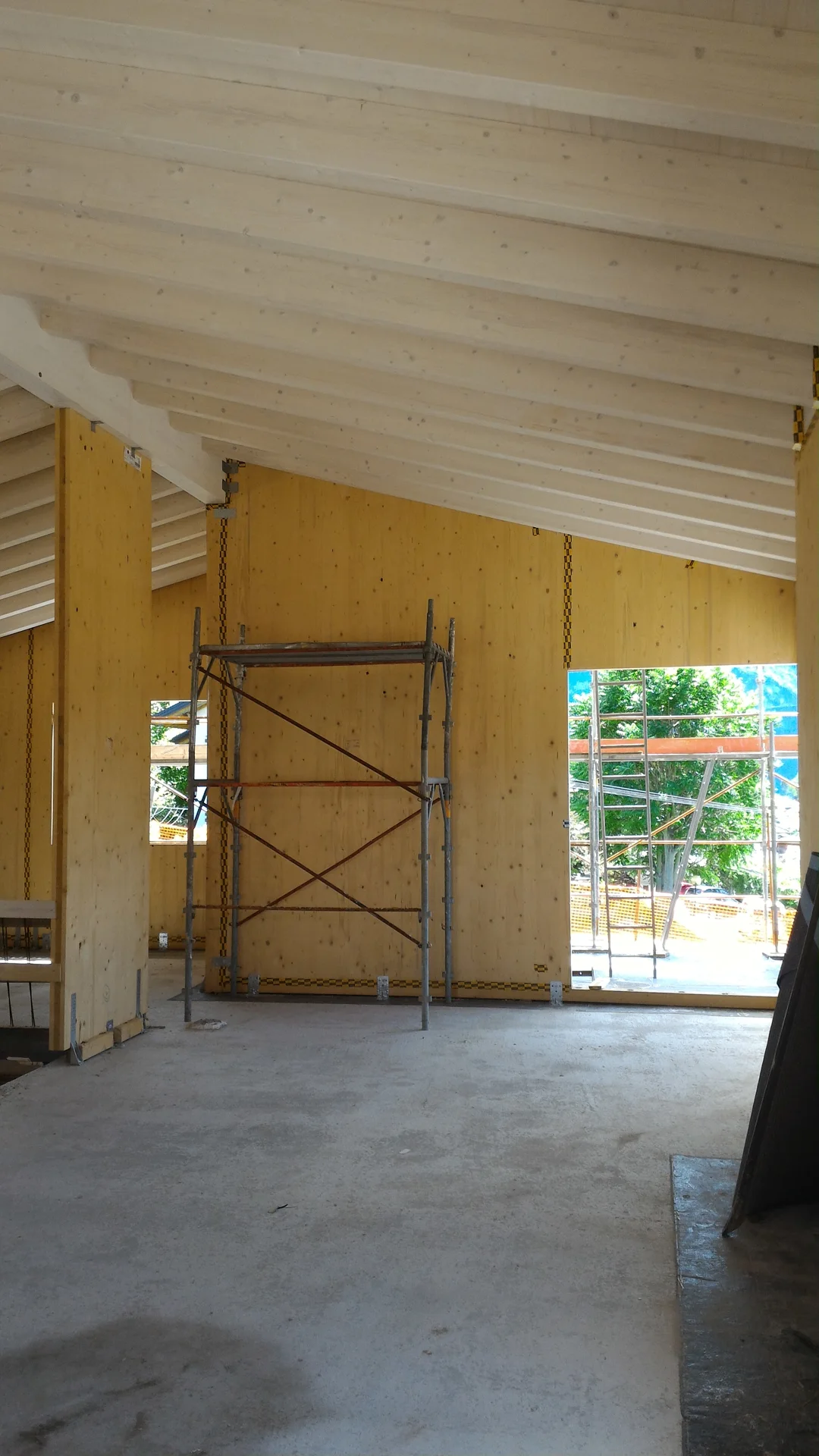 Cantiere in Trentino-Alto Adige: struttura in legno e nastrature dei giunti