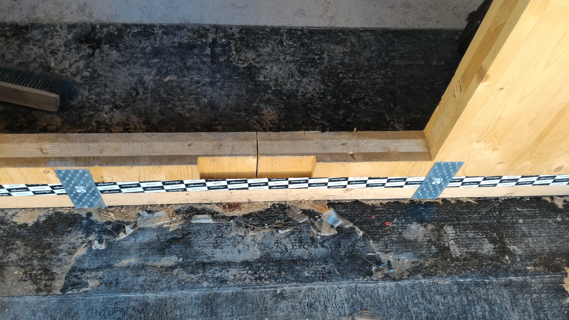 Cantiere in Trentino-Alto Adige: struttura in legno e nastrature dei giunti