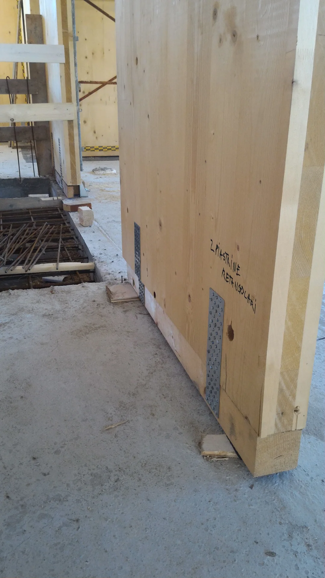 Cantiere in Trentino-Alto Adige: struttura in legno e nastrature dei giunti